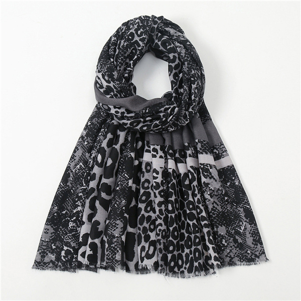 Classic leopard pattern patchwork warm shawl fashionable scarf for women wholesale