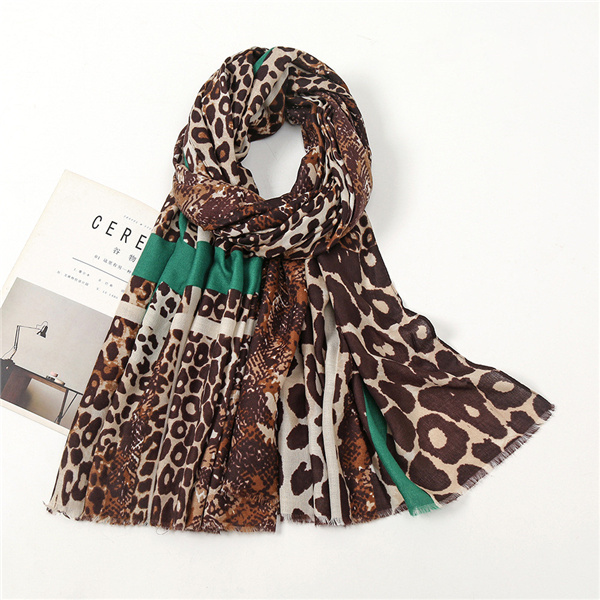 Classic leopard pattern patchwork warm shawl fashionable scarf for women wholesale