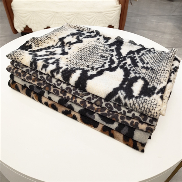 Classic leopard pattern warm scarf wholesale womens imitation cashmere fur edge shawl