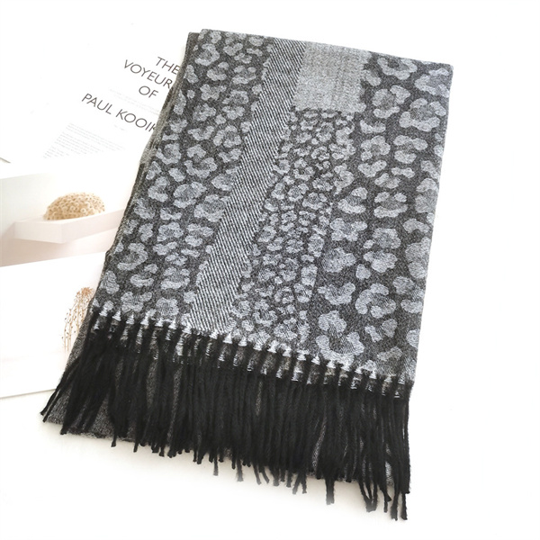 Autumn and winter new imitation cashmere scarf womens houndstooth tassel shawl leopard print scarf wholesale