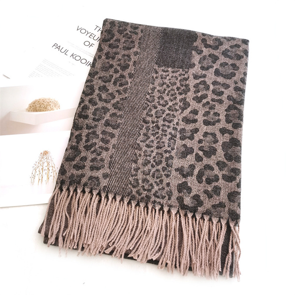 Autumn and winter new imitation cashmere scarf womens houndstooth tassel shawl leopard print scarf wholesale