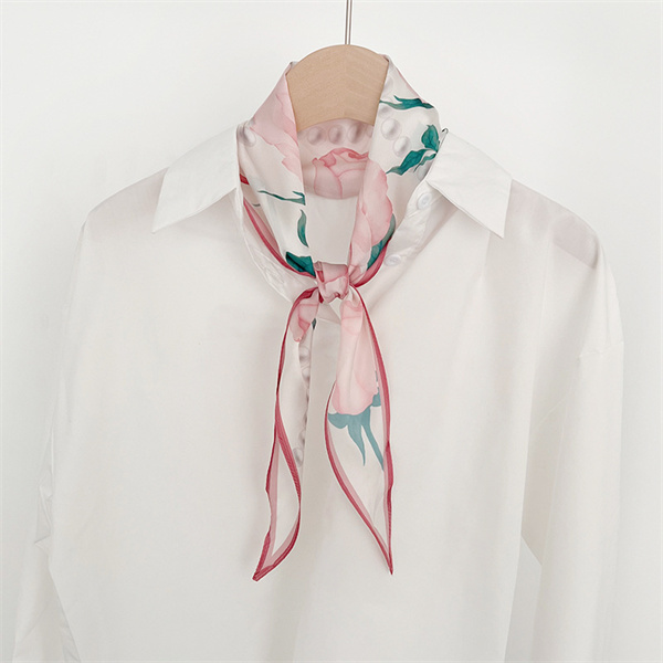 Diamond shaped small silk scarf woman sweet floral hairband tied bag wrapped silk neck scarf