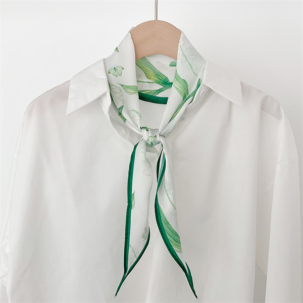 Diamond shaped small silk scarf woman sweet floral hairband tied bag wrapped silk neck scarf