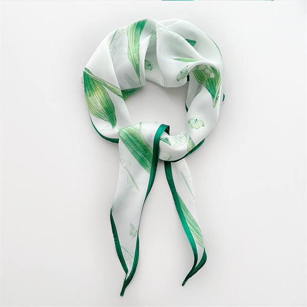 Diamond shaped small silk scarf woman sweet floral hairband tied bag wrapped silk neck scarf