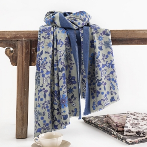 Small floral scarf Elegant and luxurious style printed imitation cashmere scarf Women warm and cold resistant scarf