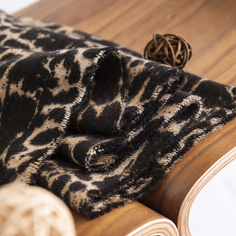 Leopard patterned imitation cashmere scarf winter printed warm shawl advanced commuting feeling and neck protection