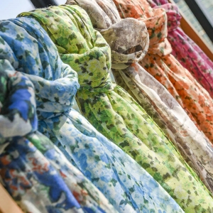Fragmented Silk Scarves Wholesale Imitation Silk Scarves Fashion Casual Shawl Outdoor Sunscreen Beach Scarves