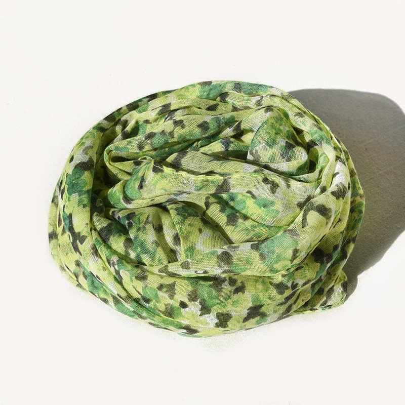Fragmented Silk Scarves Wholesale Imitation Silk Scarves Fashion Casual Shawl Outdoor Sunscreen Beach Scarves