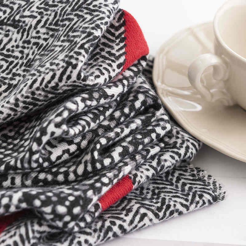 Printed Serpentine Cashmere Scarves Europe fashion commuter neck cold neck scarf elegant winter warm shawl