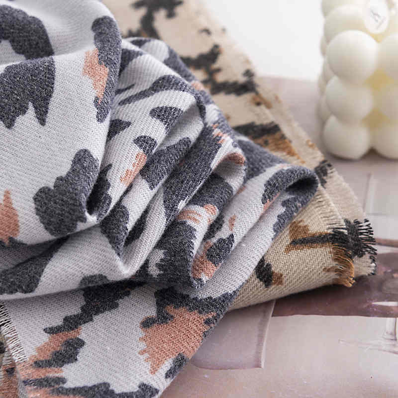 Leopard print scarf female Europe the United States fashion commuter neck cold neck scarf light luxury wind warm shawl