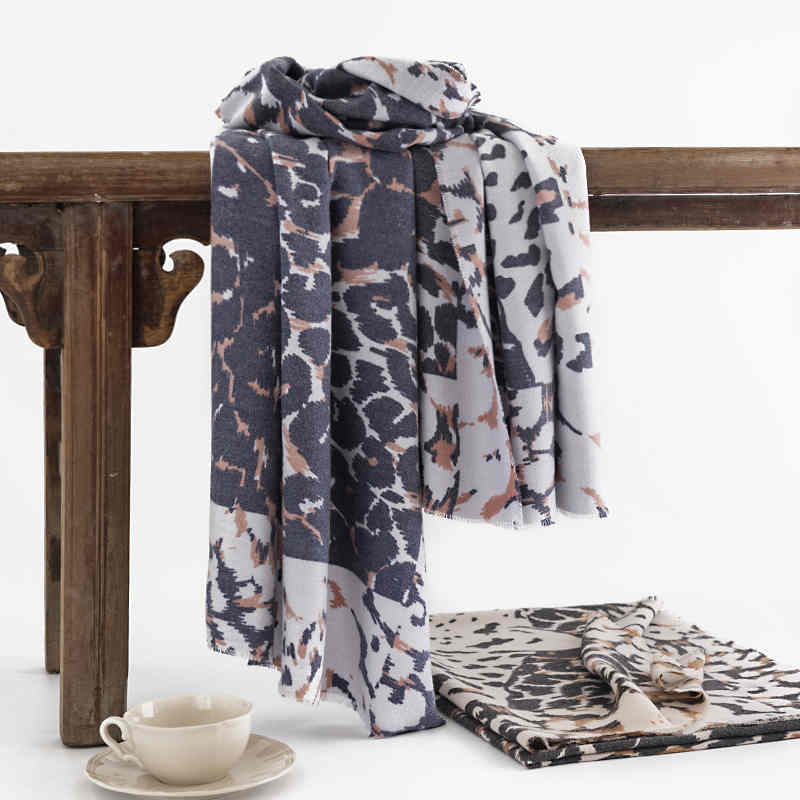 Leopard print scarf female Europe the United States fashion commuter neck cold neck scarf light luxury wind warm shawl