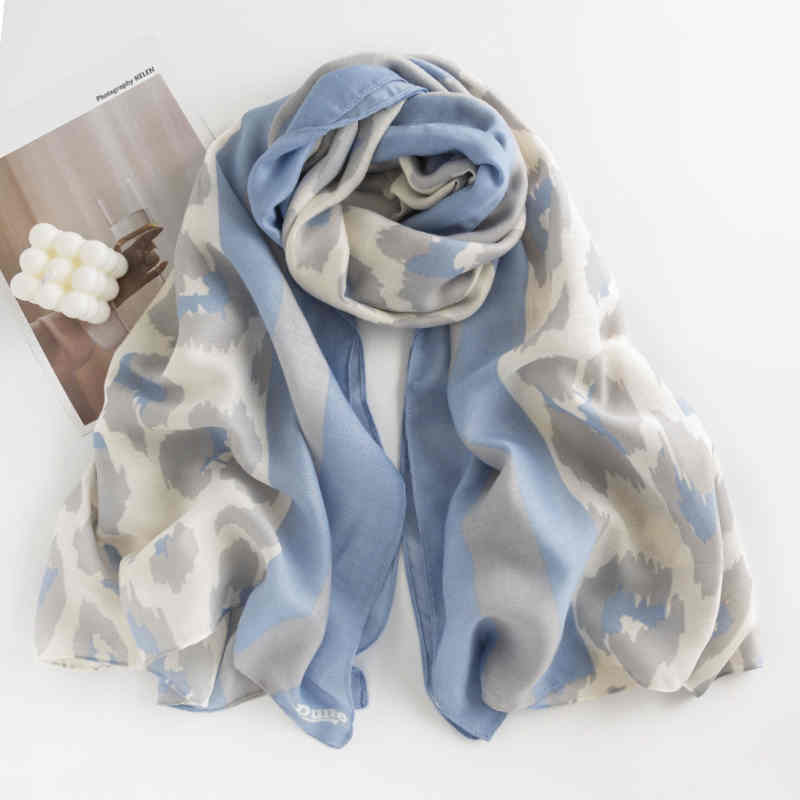 Spring scarf Japanese  Korean sweet wind imitation cashmere scarf woman warm leopard print shawl cold scarf