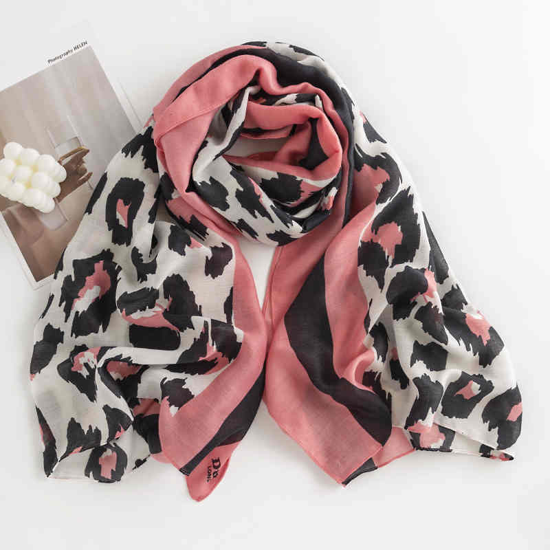 Spring scarf Japanese  Korean sweet wind imitation cashmere scarf woman warm leopard print shawl cold scarf