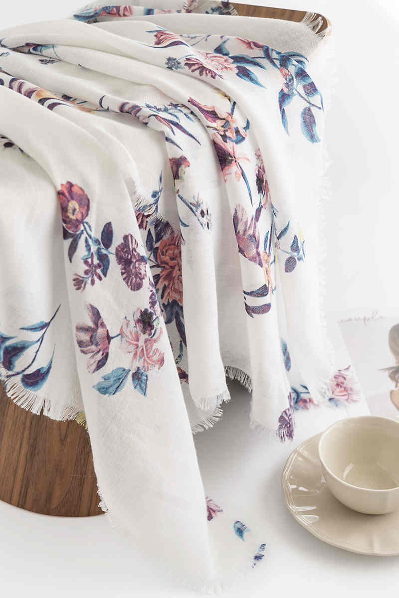 Spring  autumn 2023 fresh  sweet printed scarf small floral shawl shawl retro travel scarf