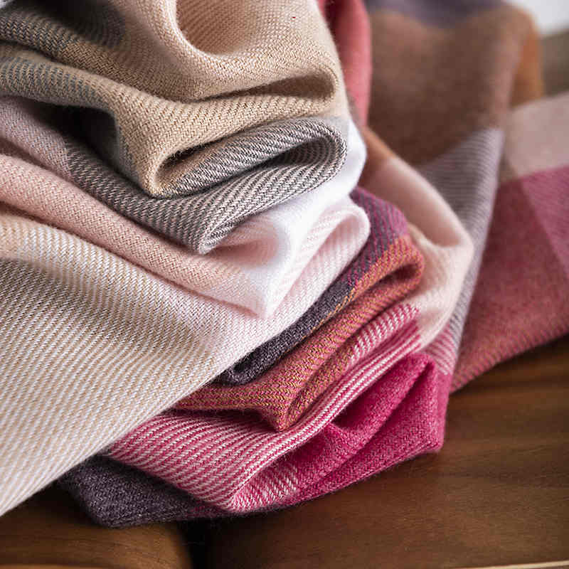 Checkerboard imitation cashmere scarf winter new high grade thermal shawl fashion commuter neck protection cold scarf