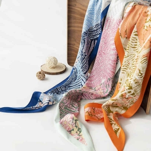 Retro twill diamond shaped silk scarves new fashion neck scarf ladies elegant small shawl