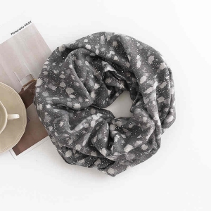Spring 2023 new holiday folk style neck scarf art printing hot diamond personality warm scarf