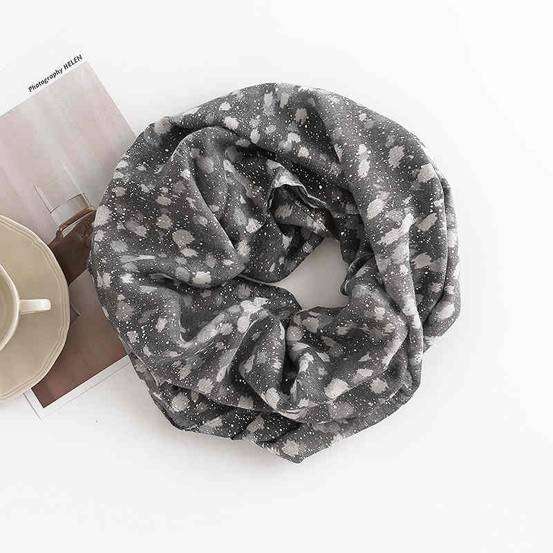 Spring 2023 new holiday folk style neck scarf art printing hot diamond personality warm scarf