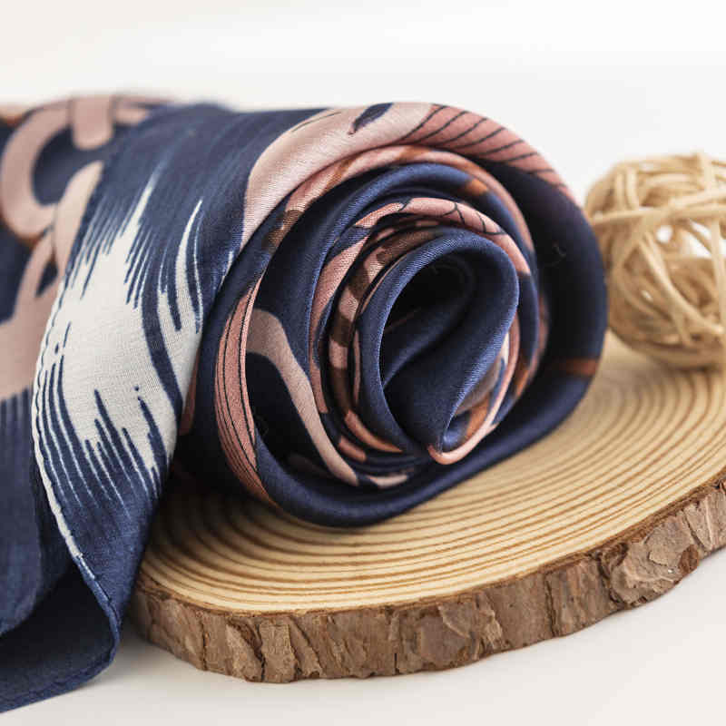 Retro printed imitation silk scarves fashionable commuter scarf elegant professional wear sunscreen scarf