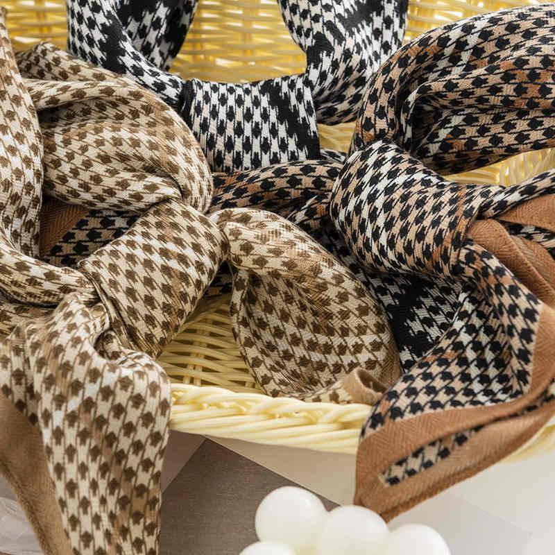 The new elegant simple high grade houndstooth printed lace silk scarves sweet little scarf