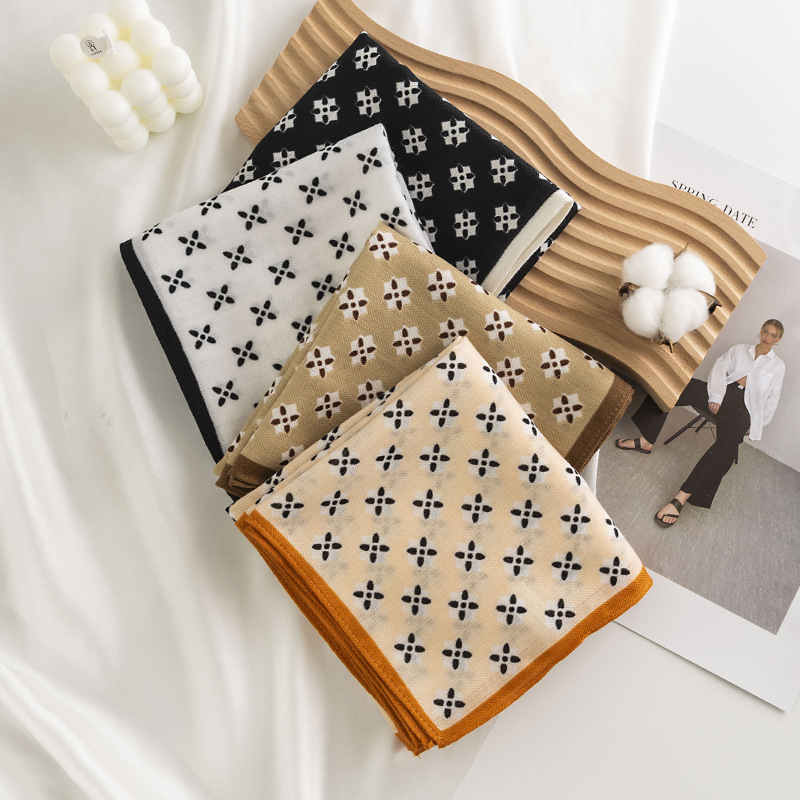 Artistic retro simple temperament small square scarf printed pattern simulation silk scarf elegant professional scarf woman