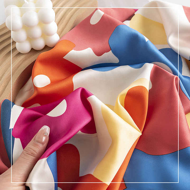 The newstyle sweet flowers imitation silk scarves and fashionable temperament small square scarf lady