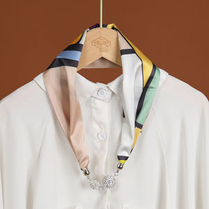 Stylish And Comfortable magnetic scarf