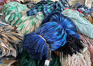 3000 cashmere scarves shipped to Russian scarf store
