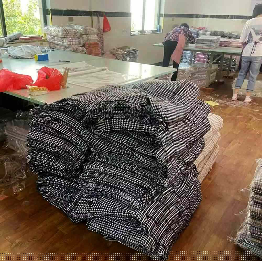 3500 cashmere plaid scarves shipped to American scarf stores