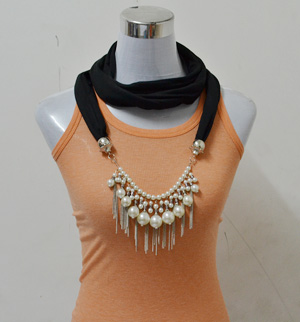 Pearl Pendants Scarf