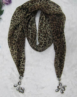 Ladies pendant Scarf