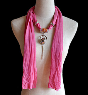 2013 pendant scarf
