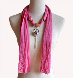 2013 pendant scarf