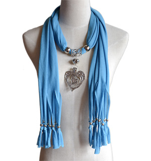 Large heart alloy pendant scarf