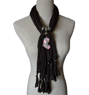 Hot Fashion Jewelry Scarf with Heart Pendant