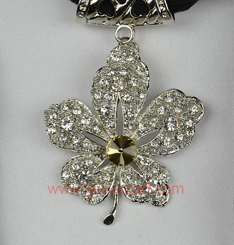 Wholesale alloy flower pendant scarf