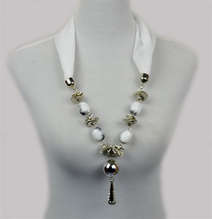Pendant Scarf with Circle Pendant
