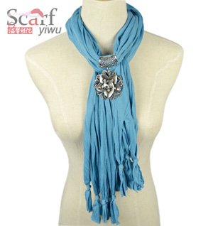 Flowers Pendant Scarf Natural Color for Winter
