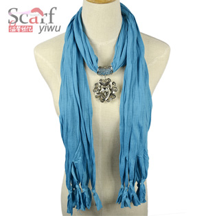 Flowers Pendant Scarf Natural Color for Winter