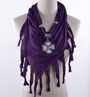 Petals diamond pendant scarf