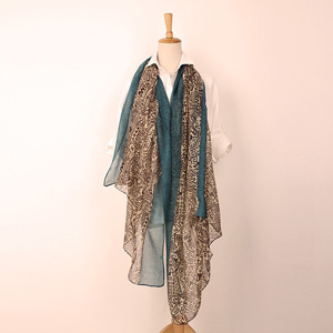 Wholesale Women Paris yarn Scarf