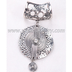 Circular pattern alloy pendant for scarf