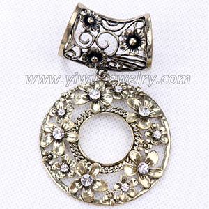 Flower shaped rhinestone gold pendant
