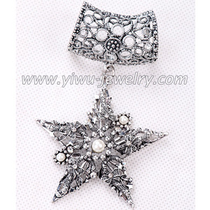 Star models scarves pendant accessories