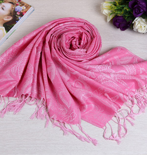 Polyester scarves with fringes