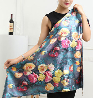 Wholesale triangle silk women scarf