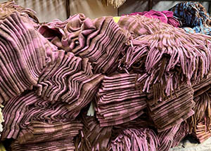 3000 knitted scarves shipped to Kenyan scarf shop