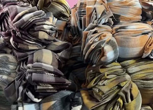Customized cashmere scarves begin to be packaged for Canadian customers