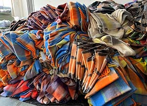 6000 knitted scarves sent to French scarf wholesale store